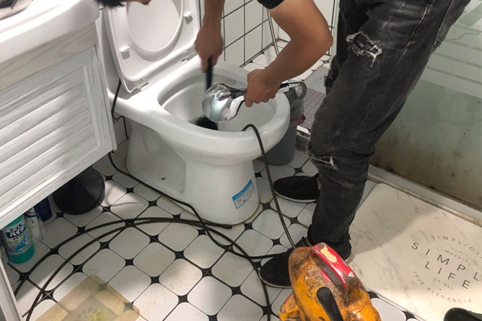 卢龙疏通下水道