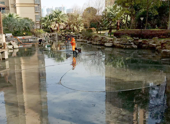 卢龙景观池淤泥清理